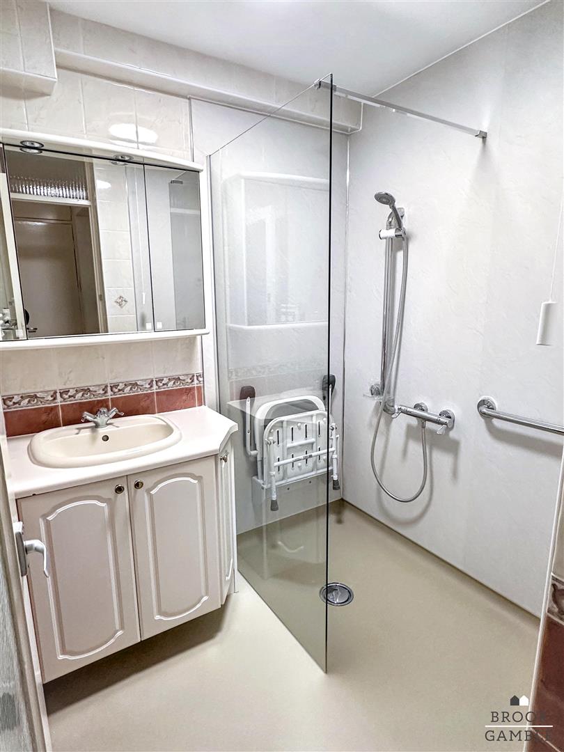 2 Bedroom Flat - Purpose Built. Shortdean Place in Eastbourne,  13